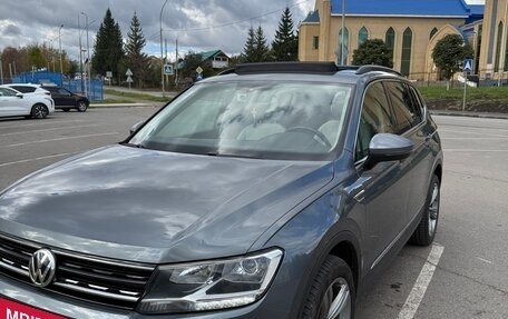 Volkswagen Tiguan II, 2018 год, 2 800 000 рублей, 19 фотография