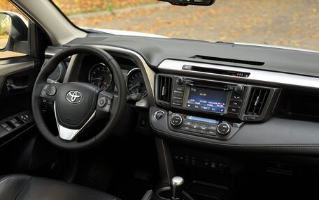 Toyota RAV4, 2016 год, 2 195 000 рублей, 14 фотография