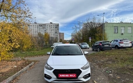 Hyundai Solaris II рестайлинг, 2019 год, 900 000 рублей, 1 фотография