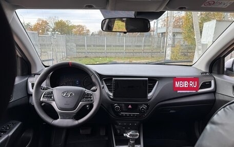 Hyundai Solaris II рестайлинг, 2019 год, 900 000 рублей, 11 фотография