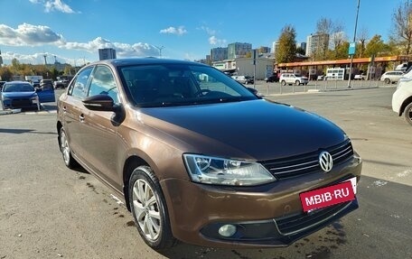 Volkswagen Jetta VI, 2013 год, 650 000 рублей, 2 фотография