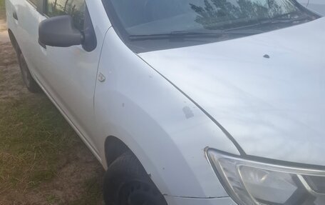 Renault Logan II, 2019 год, 340 000 рублей, 2 фотография