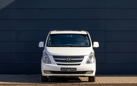 Hyundai Grand Starex Grand Starex I рестайлинг 2, 2010 год, 1 895 000 рублей, 2 фотография