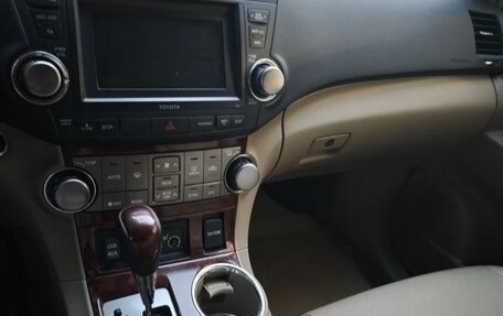 Toyota Highlander III, 2011 год, 1 650 000 рублей, 3 фотография