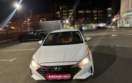 Hyundai Elantra VI рестайлинг, 2019 год, 800 000 рублей, 3 фотография