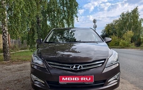 Hyundai Solaris II рестайлинг, 2016 год, 975 000 рублей, 1 фотография