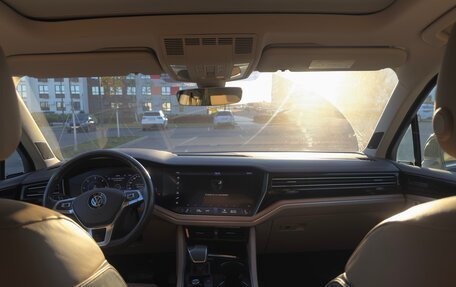 Volkswagen Touareg III, 2018 год, 4 750 000 рублей, 13 фотография