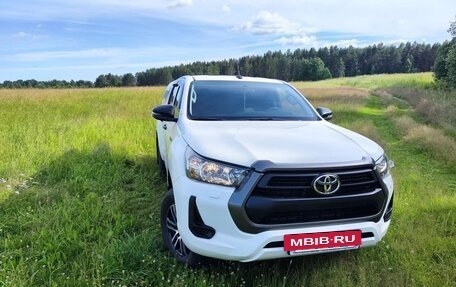 Toyota Hilux VIII, 2020 год, 4 700 000 рублей, 3 фотография