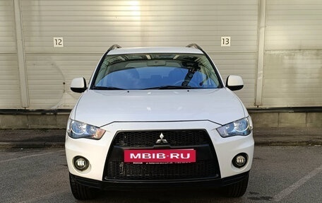 Mitsubishi Outlander III рестайлинг 3, 2011 год, 849 000 рублей, 2 фотография