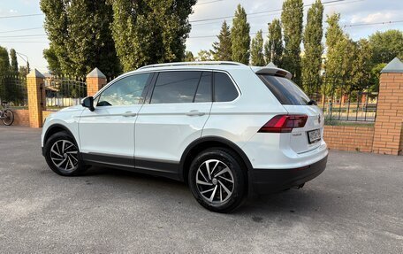 Volkswagen Tiguan II, 2018 год, 1 890 000 рублей, 2 фотография