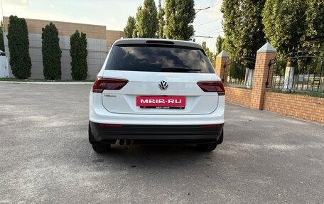 Volkswagen Tiguan II, 2018 год, 1 890 000 рублей, 3 фотография
