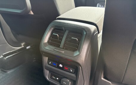 Volkswagen Tiguan II, 2018 год, 1 890 000 рублей, 8 фотография