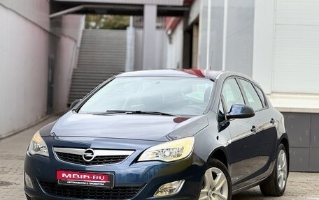 Opel Astra J, 2010 год, 649 999 рублей, 1 фотография