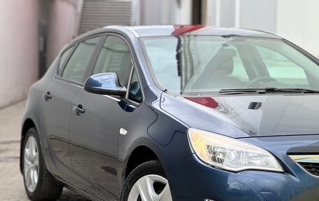 Opel Astra J, 2010 год, 649 999 рублей, 3 фотография