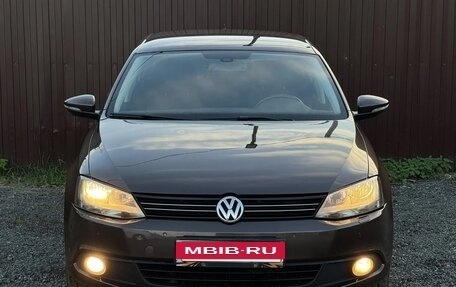 Volkswagen Jetta VI, 2014 год, 899 777 рублей, 2 фотография