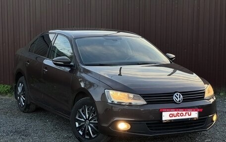 Volkswagen Jetta VI, 2014 год, 899 777 рублей, 3 фотография
