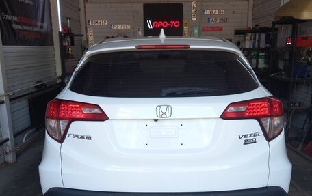 Honda Vezel, 2021 год, 2 200 000 рублей, 4 фотография