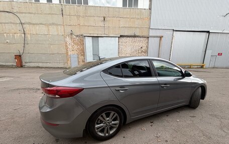 Hyundai Elantra VI рестайлинг, 2018 год, 1 300 000 рублей, 6 фотография