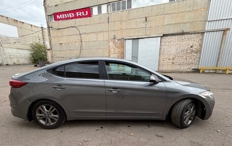 Hyundai Elantra VI рестайлинг, 2018 год, 1 300 000 рублей, 5 фотография