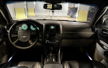 Chrysler 300C II, 2008 год, 2 500 000 рублей, 8 фотография