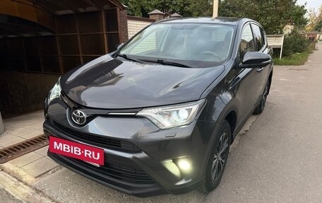 Toyota RAV4, 2015 год, 2 040 000 рублей, 2 фотография