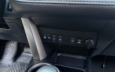 Toyota RAV4, 2015 год, 2 040 000 рублей, 31 фотография