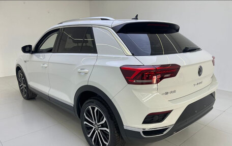 Volkswagen T-Roc I, 2023 год, 1 849 000 рублей, 1 фотография