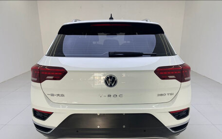 Volkswagen T-Roc I, 2023 год, 1 849 000 рублей, 2 фотография