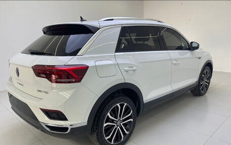 Volkswagen T-Roc I, 2023 год, 1 849 000 рублей, 3 фотография