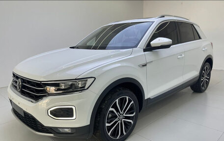 Volkswagen T-Roc I, 2023 год, 1 849 000 рублей, 5 фотография