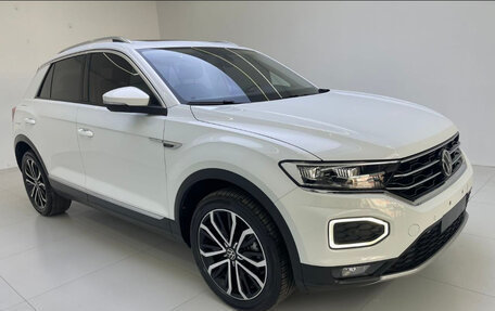 Volkswagen T-Roc I, 2023 год, 1 849 000 рублей, 4 фотография