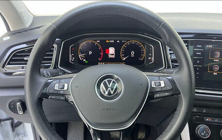 Volkswagen T-Roc I, 2023 год, 1 849 000 рублей, 9 фотография