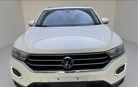 Volkswagen T-Roc I, 2023 год, 1 849 000 рублей, 6 фотография