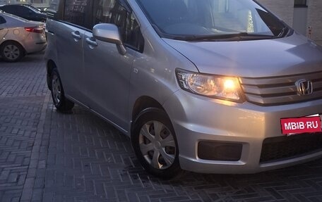 Honda Freed I, 2013 год, 1 129 000 рублей, 8 фотография