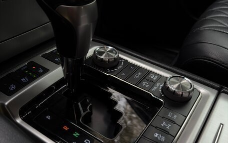 Toyota Land Cruiser 200, 2017 год, 6 200 000 рублей, 9 фотография