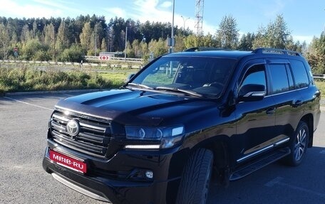 Toyota Land Cruiser 200, 2017 год, 6 200 000 рублей, 2 фотография