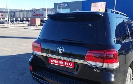 Toyota Land Cruiser 200, 2017 год, 6 200 000 рублей, 8 фотография