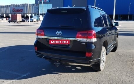 Toyota Land Cruiser 200, 2017 год, 6 200 000 рублей, 7 фотография
