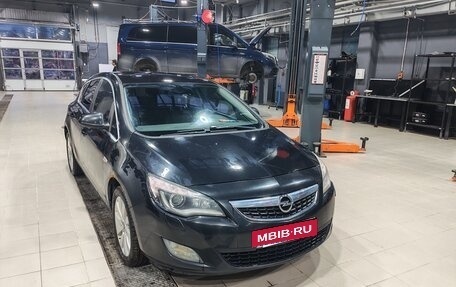 Opel Astra J, 2011 год, 600 000 рублей, 2 фотография