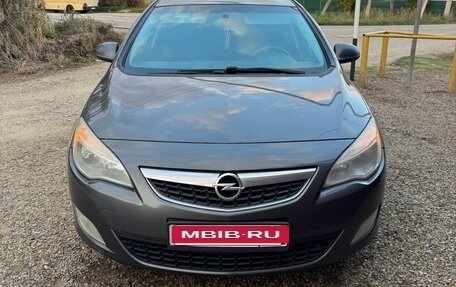 Opel Astra J, 2011 год, 560 000 рублей, 1 фотография