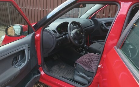 Skoda Fabia II, 2011 год, 800 000 рублей, 2 фотография