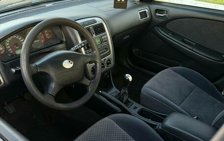 Toyota Avensis III рестайлинг, 2001 год, 250 000 рублей, 8 фотография