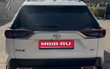 Toyota RAV4, 2019 год, 3 700 000 рублей, 3 фотография