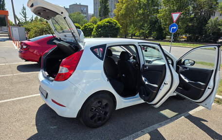 Hyundai Solaris II рестайлинг, 2015 год, 1 100 000 рублей, 4 фотография