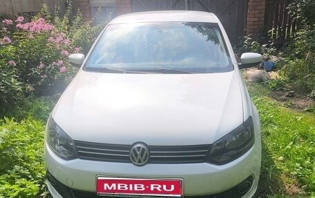 Volkswagen Polo VI (EU Market), 2013 год, 750 000 рублей, 1 фотография