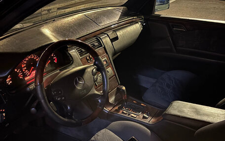 Mercedes-Benz E-Класс, 1998 год, 199 000 рублей, 5 фотография
