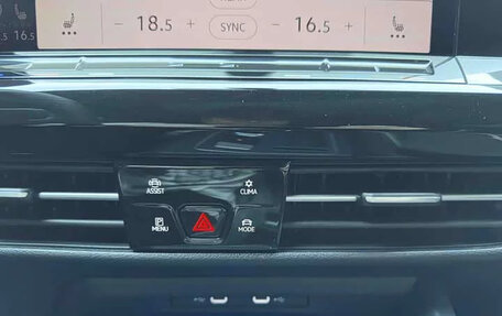 Volkswagen Golf VIII, 2023 год, 1 590 000 рублей, 12 фотография