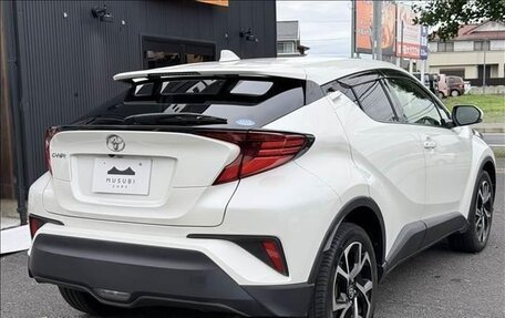 Toyota C-HR I рестайлинг, 2023 год, 1 390 000 рублей, 8 фотография