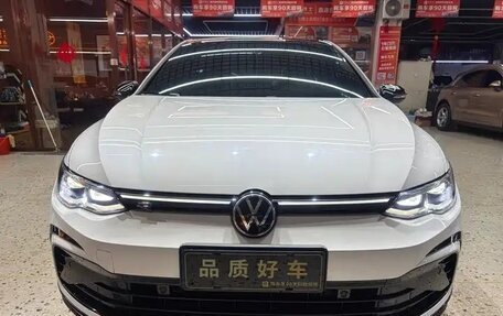 Volkswagen Golf VIII, 2023 год, 1 950 003 рублей, 2 фотография