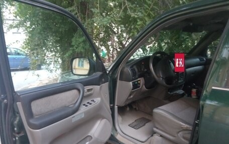 Toyota Land Cruiser 100 рестайлинг 2, 2005 год, 2 800 000 рублей, 7 фотография